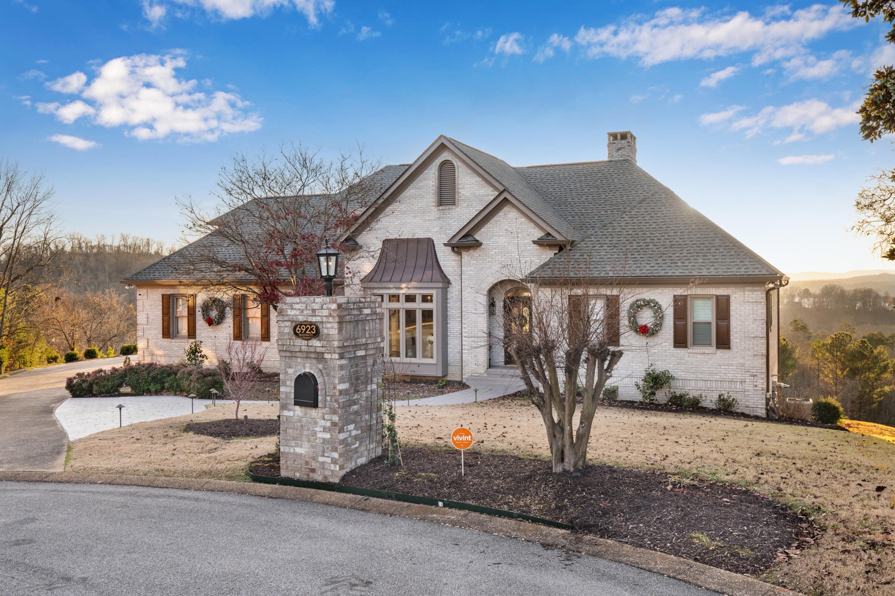 Chattanooga, Tennessee, 37416, United States, 4 Bedrooms Bedrooms, ,5 BathroomsBathrooms,Residential,Pending,2007030