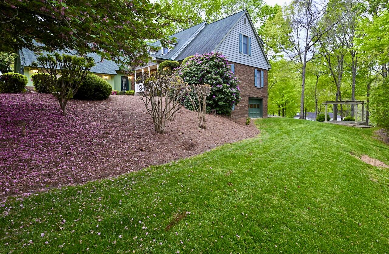 339 Bell Crest Drive NW