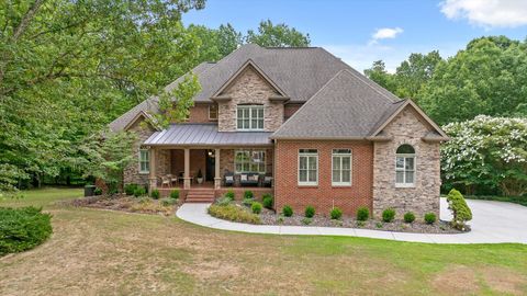 Photo of 2506 Bristlecone Lane, Signal Mountain, TN 37377 (MLS # 1518037)