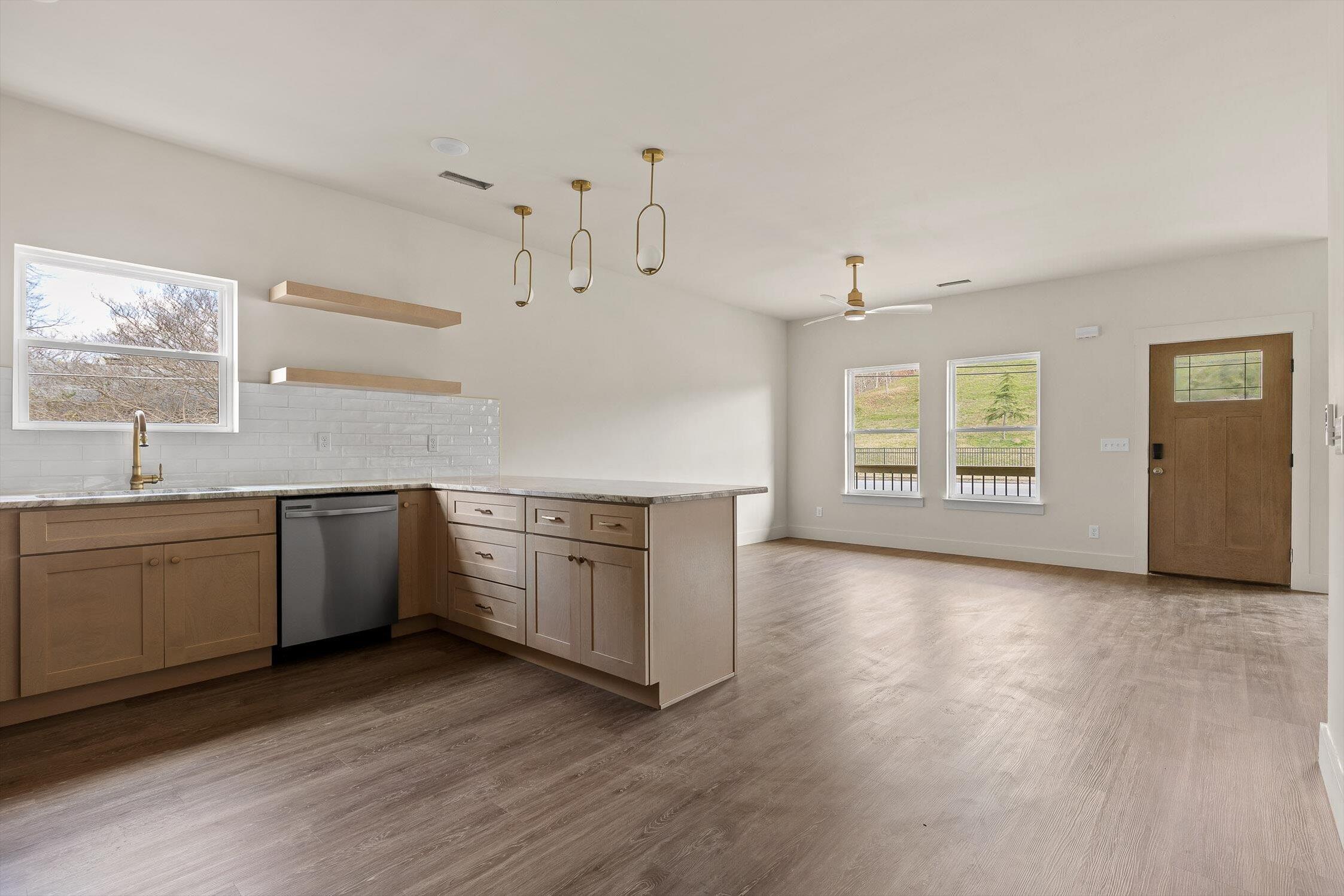 Chattanooga, Tennessee 37406, United States, 3 Bedrooms Bedrooms, ,2 BathroomsBathrooms,Residential,Active,236293