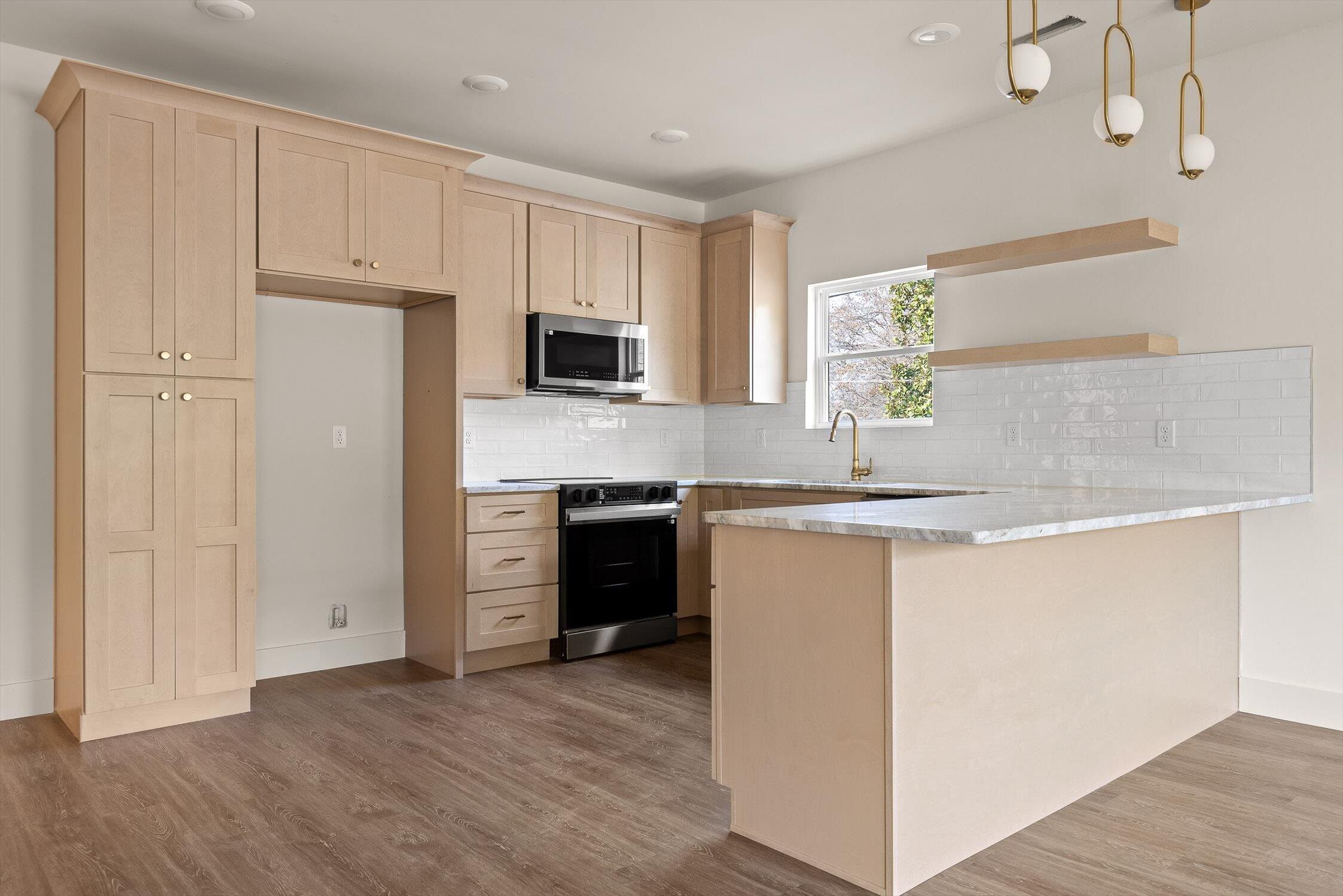 Chattanooga, Tennessee 37406, United States, 3 Bedrooms Bedrooms, ,2 BathroomsBathrooms,Residential,Active,236293