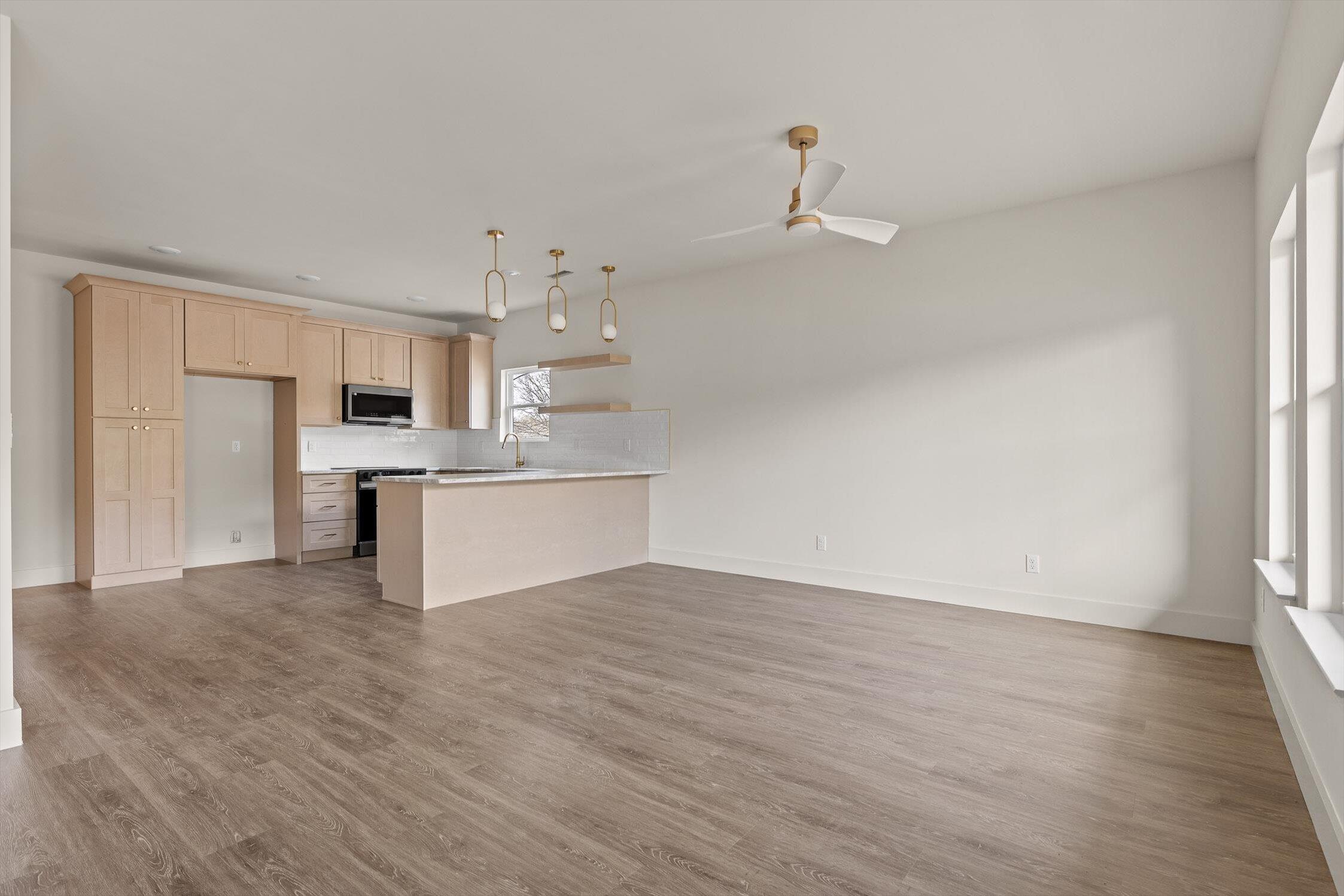 Chattanooga, Tennessee 37406, United States, 3 Bedrooms Bedrooms, ,2 BathroomsBathrooms,Residential,Active,236293