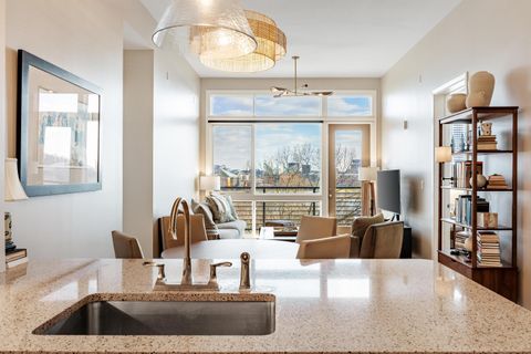 Tiny photo for 200 Manufacturers Road, Chattanooga, TN 37405 (MLS # 1529429)