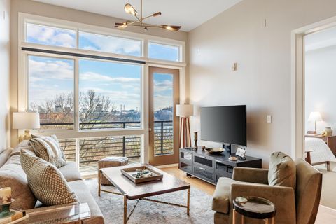 Tiny photo for 200 Manufacturers Road, Chattanooga, TN 37405 (MLS # 1529429)