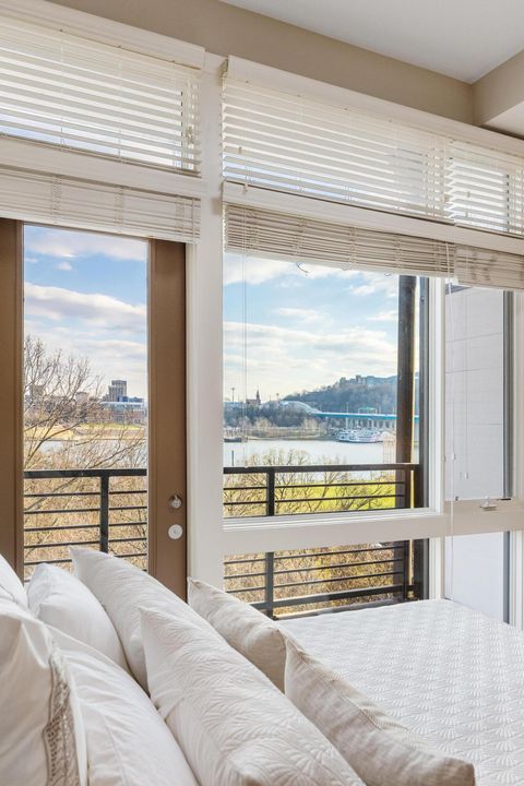 Tiny photo for 200 Manufacturers Road, Chattanooga, TN 37405 (MLS # 1529429)