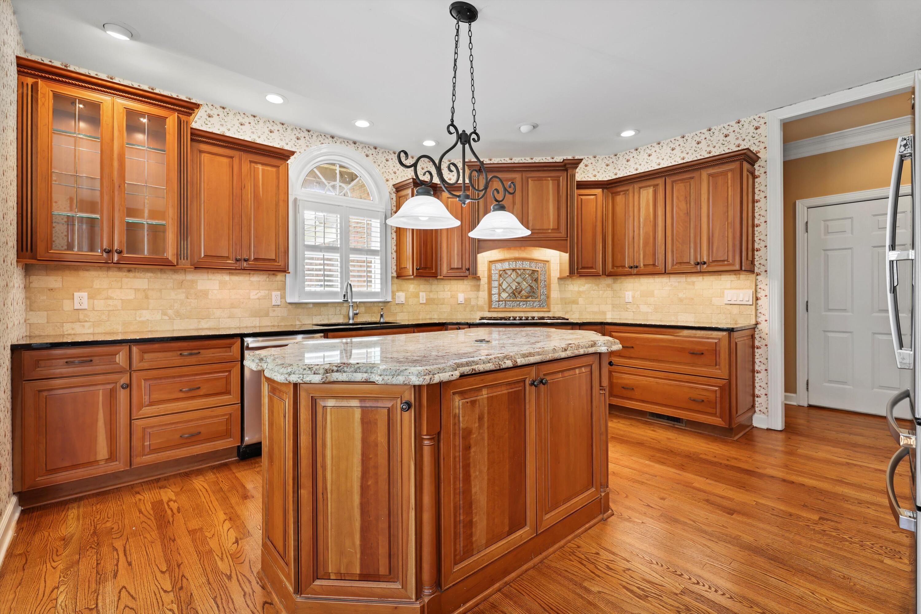 6401 Beacon Pointe Circle