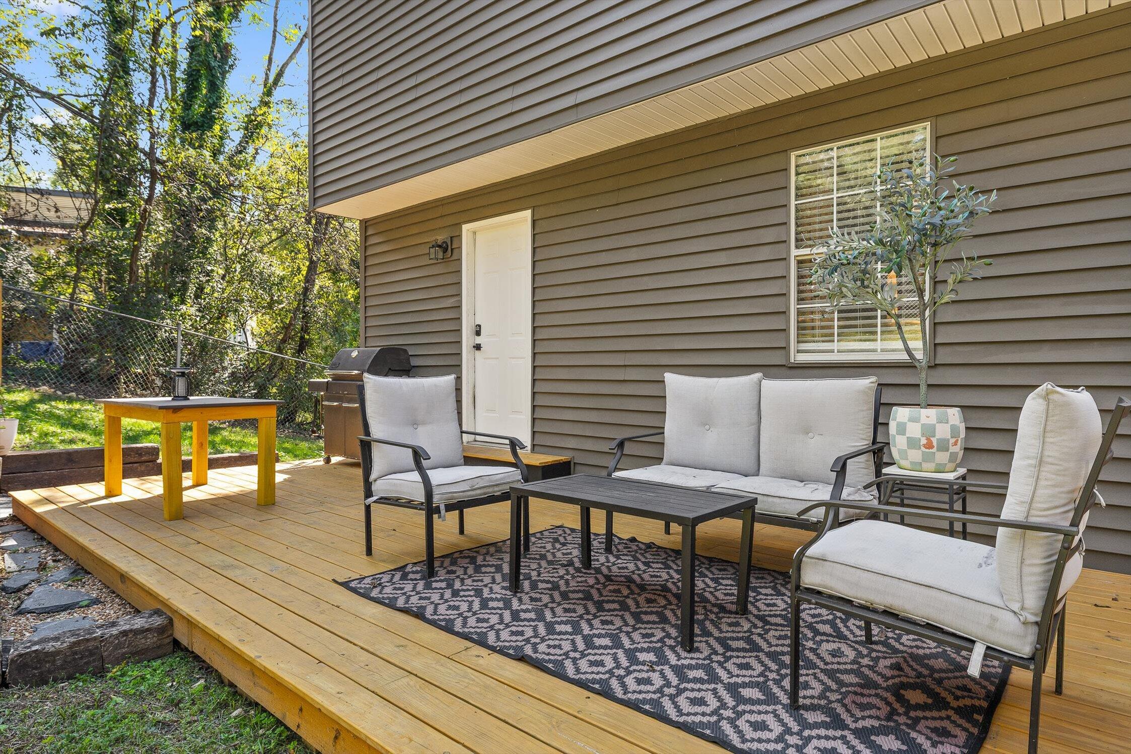 Chattanooga, Tennessee 37405, United States, 2 Bedrooms Bedrooms, ,2 BathroomsBathrooms,Residential,Active,233120