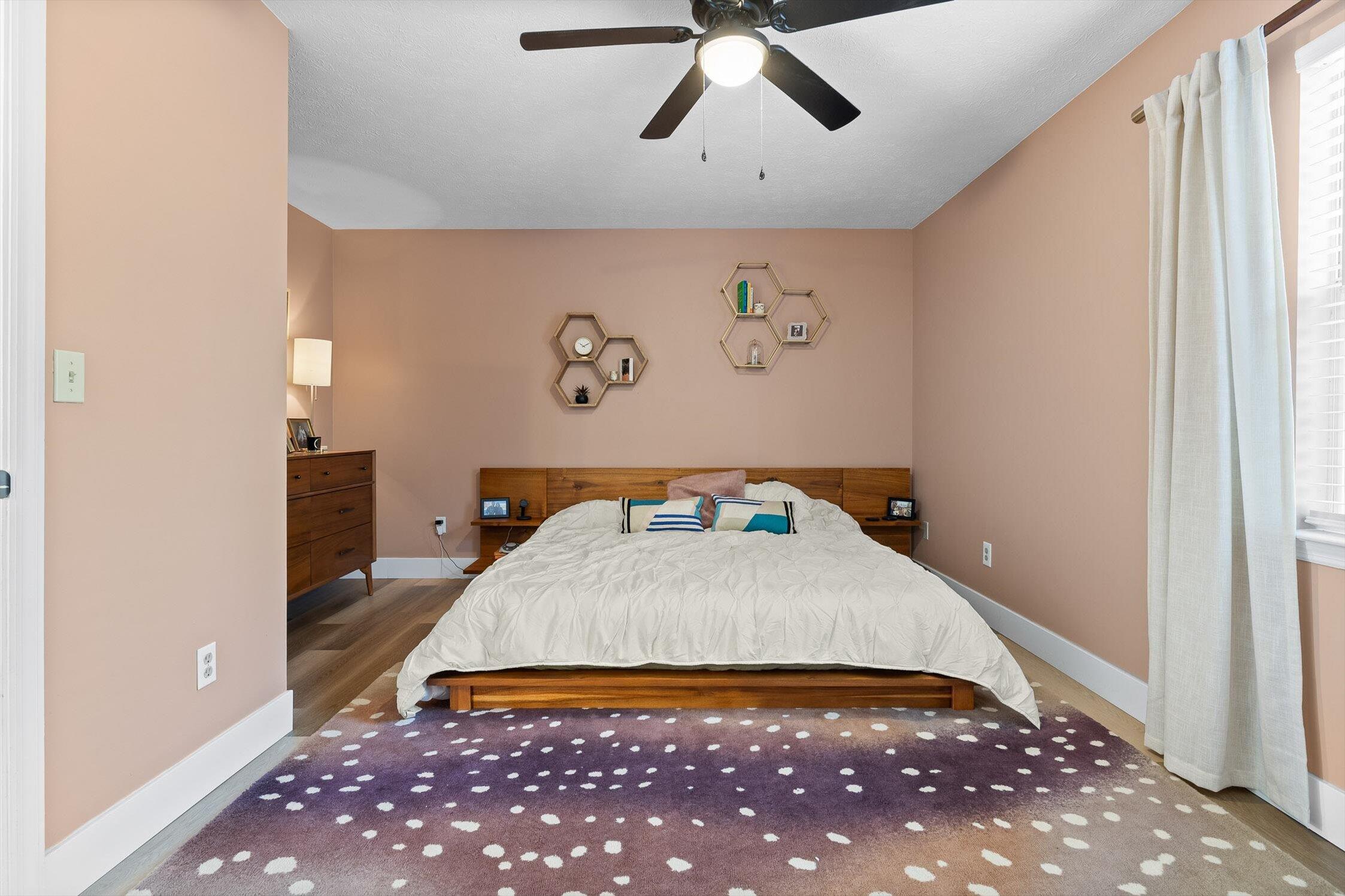 Chattanooga, Tennessee 37405, United States, 2 Bedrooms Bedrooms, ,2 BathroomsBathrooms,Residential,Active,233120