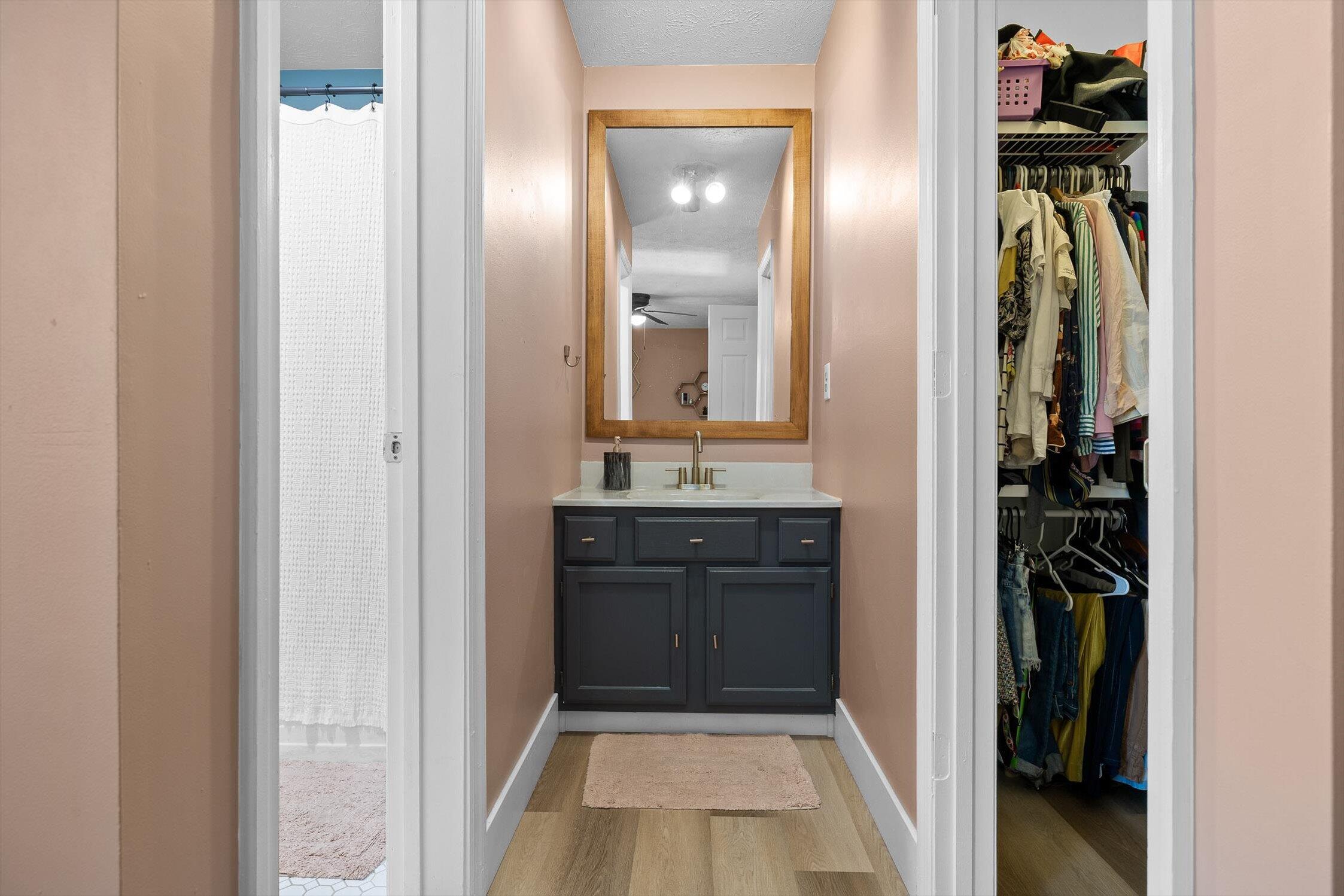 Chattanooga, Tennessee 37405, United States, 2 Bedrooms Bedrooms, ,2 BathroomsBathrooms,Residential,Active,233120