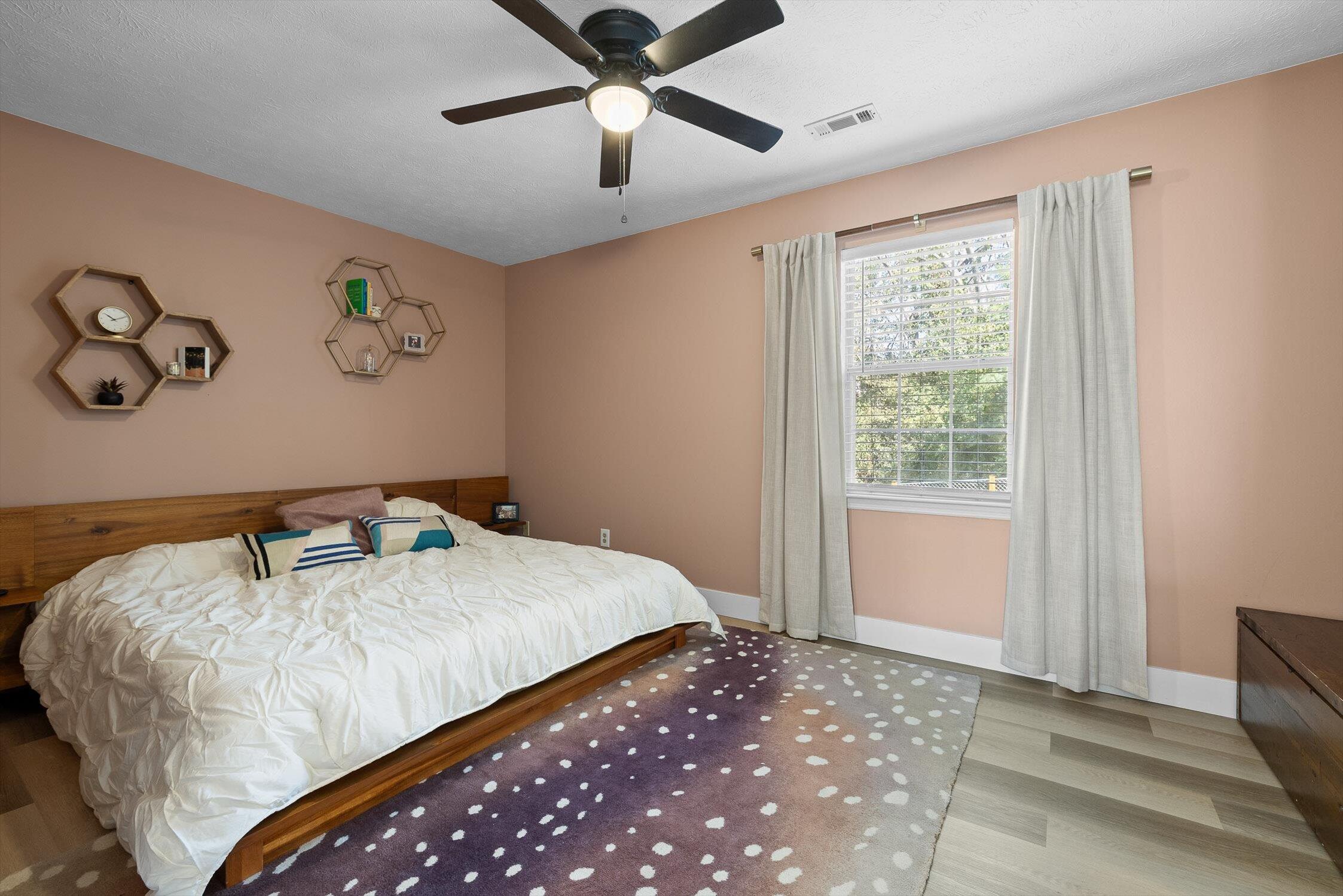 Chattanooga, Tennessee 37405, United States, 2 Bedrooms Bedrooms, ,2 BathroomsBathrooms,Residential,Active,233120