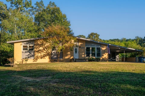 Homes For Sale - 6504 Lakeshore Parkway<br/> Chattanooga, TN 37416