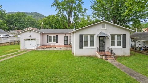 Photo of 606 Holly Avenue, South Pittsburg, TN 37380 (MLS # 1534019)