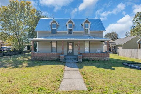 Photo of 121 College Street, Jasper, TN 37347 (MLS # 1523127)