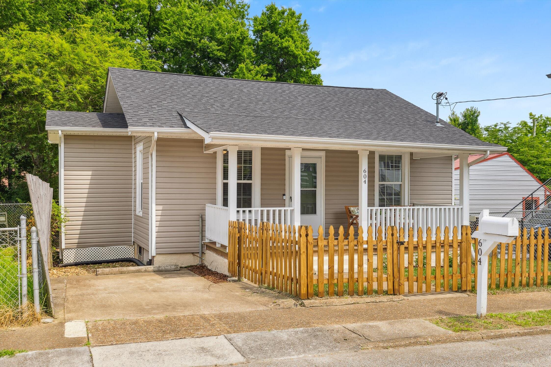 604 Snow Street, Chattanooga, Tennessee image 2