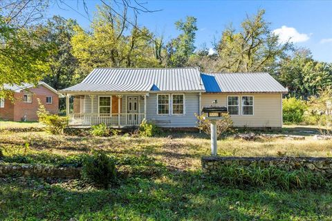 Photo of 102 W Schmitt Road, Rossville, GA 30741 (MLS # 1522458)
