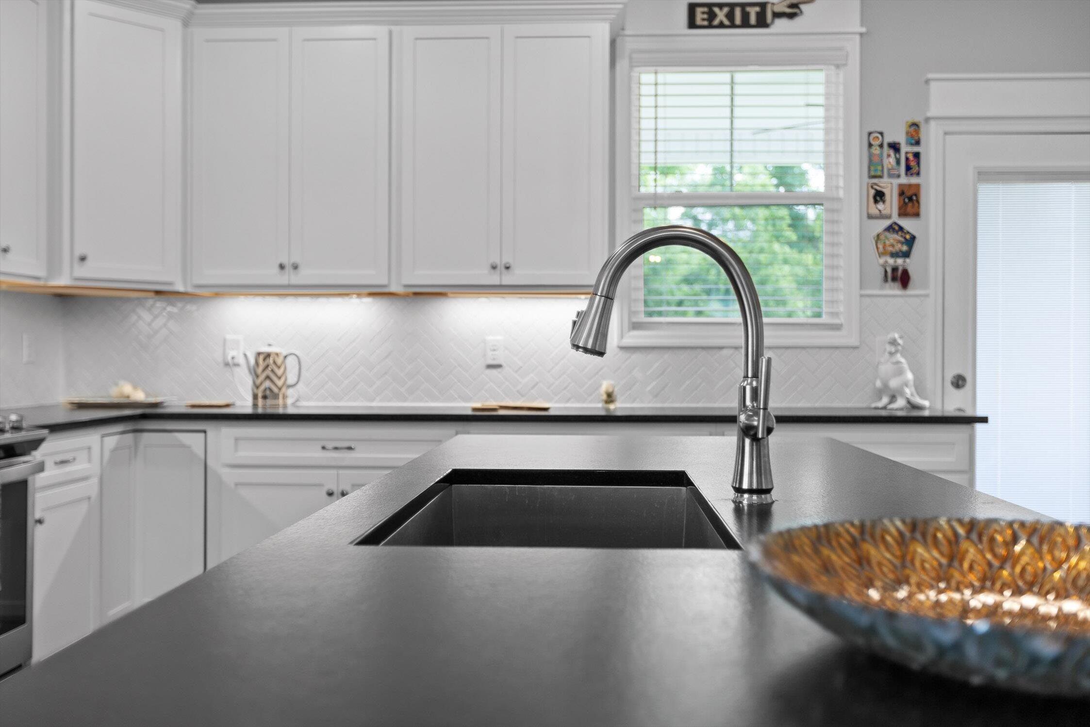 Chattanooga, Tennessee 37416, United States, 4 Bedrooms Bedrooms, ,3 BathroomsBathrooms,Residential,Contingent,159957