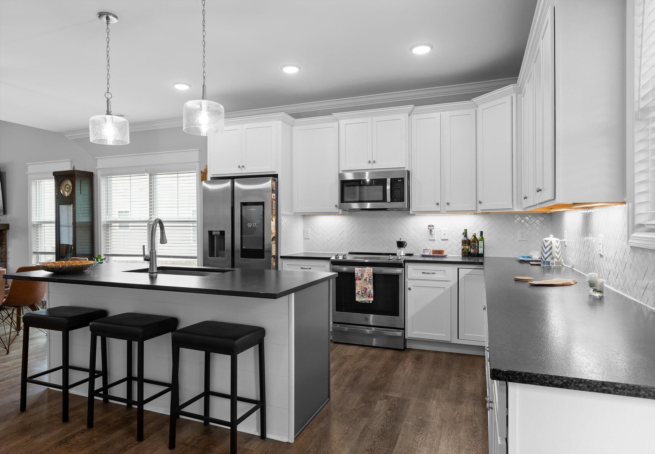 Chattanooga, Tennessee 37416, United States, 4 Bedrooms Bedrooms, ,3 BathroomsBathrooms,Residential,Contingent,159957