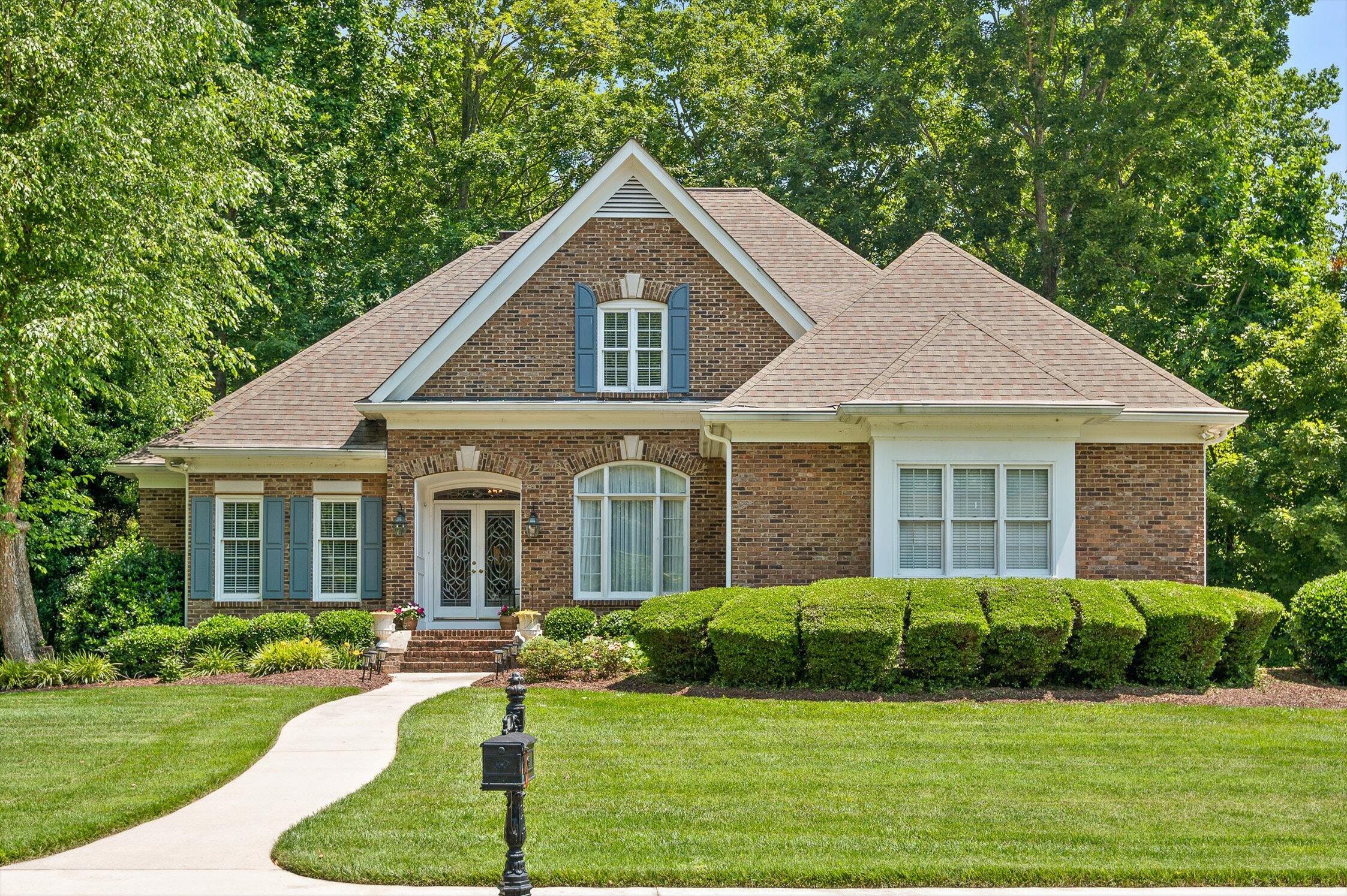 611 NW Paragon Parkway NW