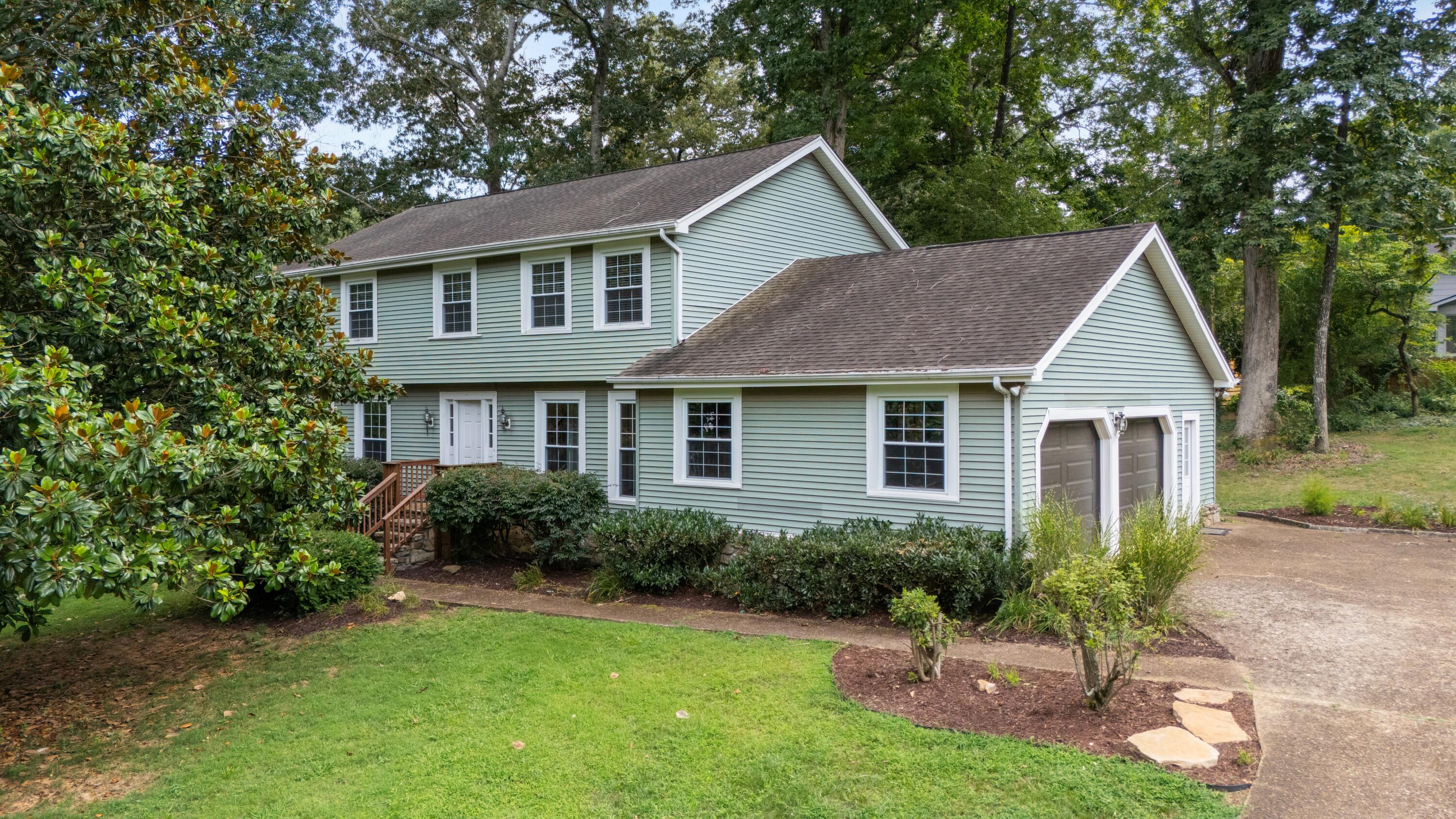 4805 Woodland Circle