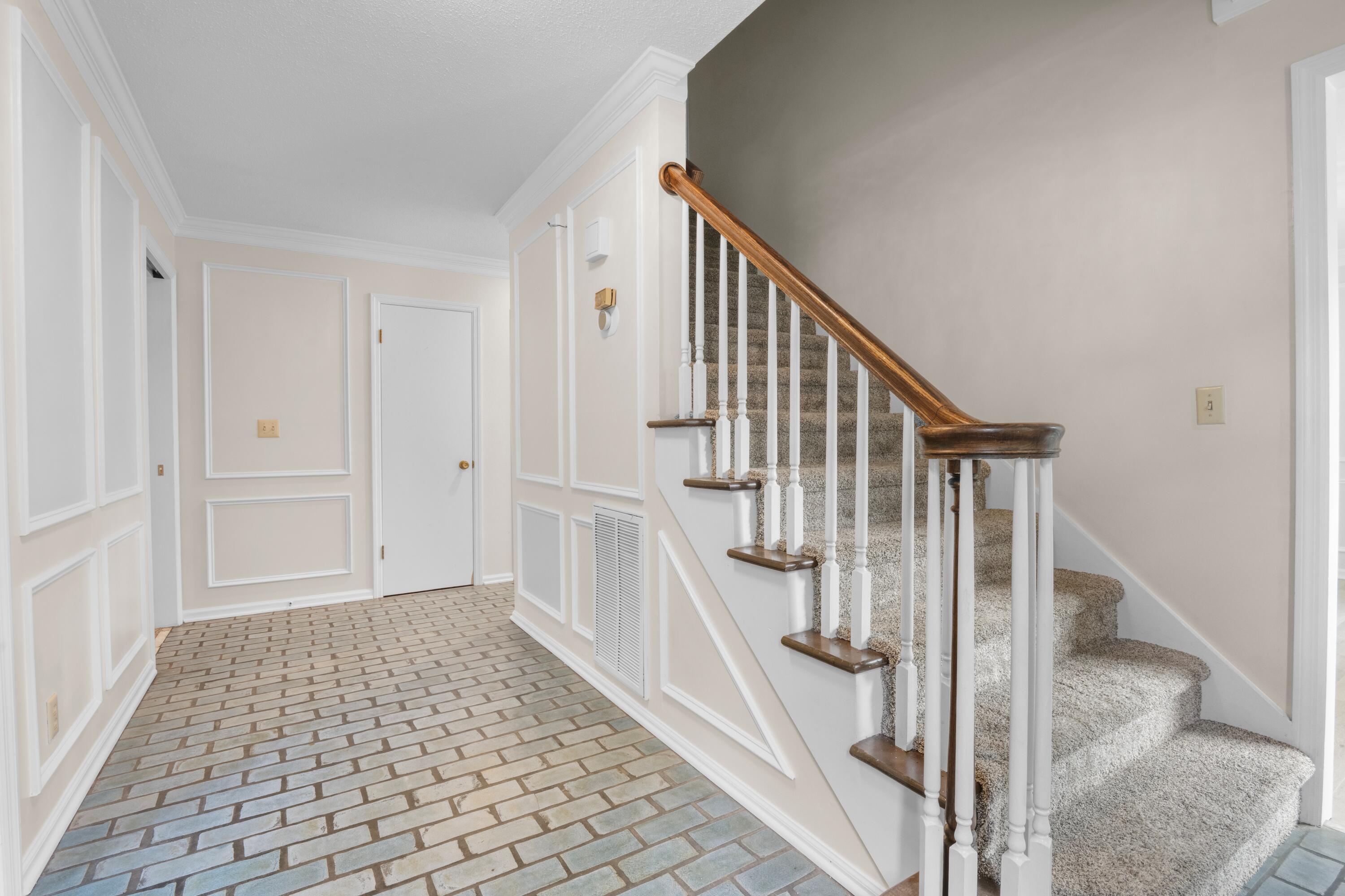 4805 Woodland Circle