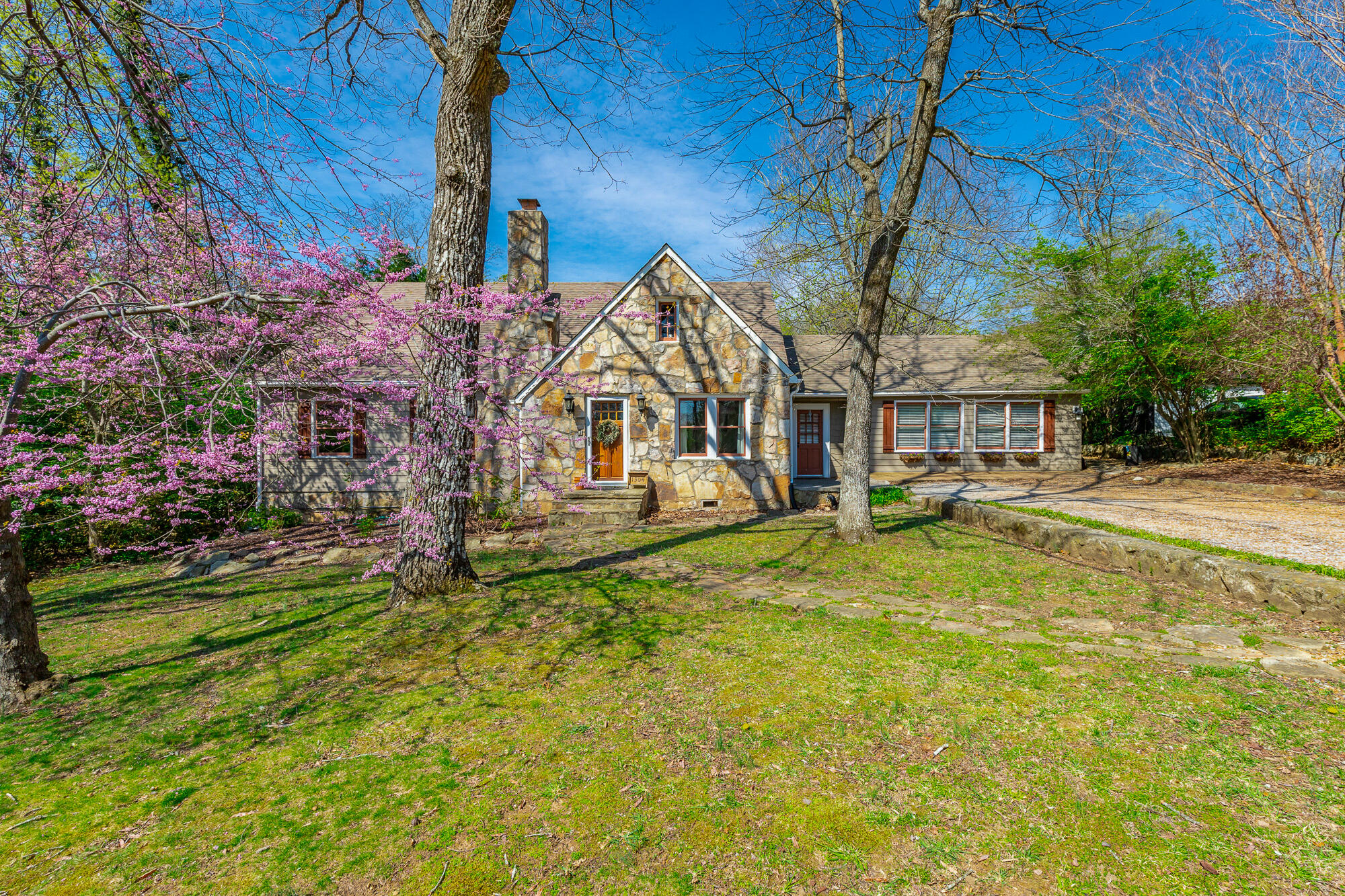 1304 Aladdin Road, Lookout Mountain, Georgia image 2