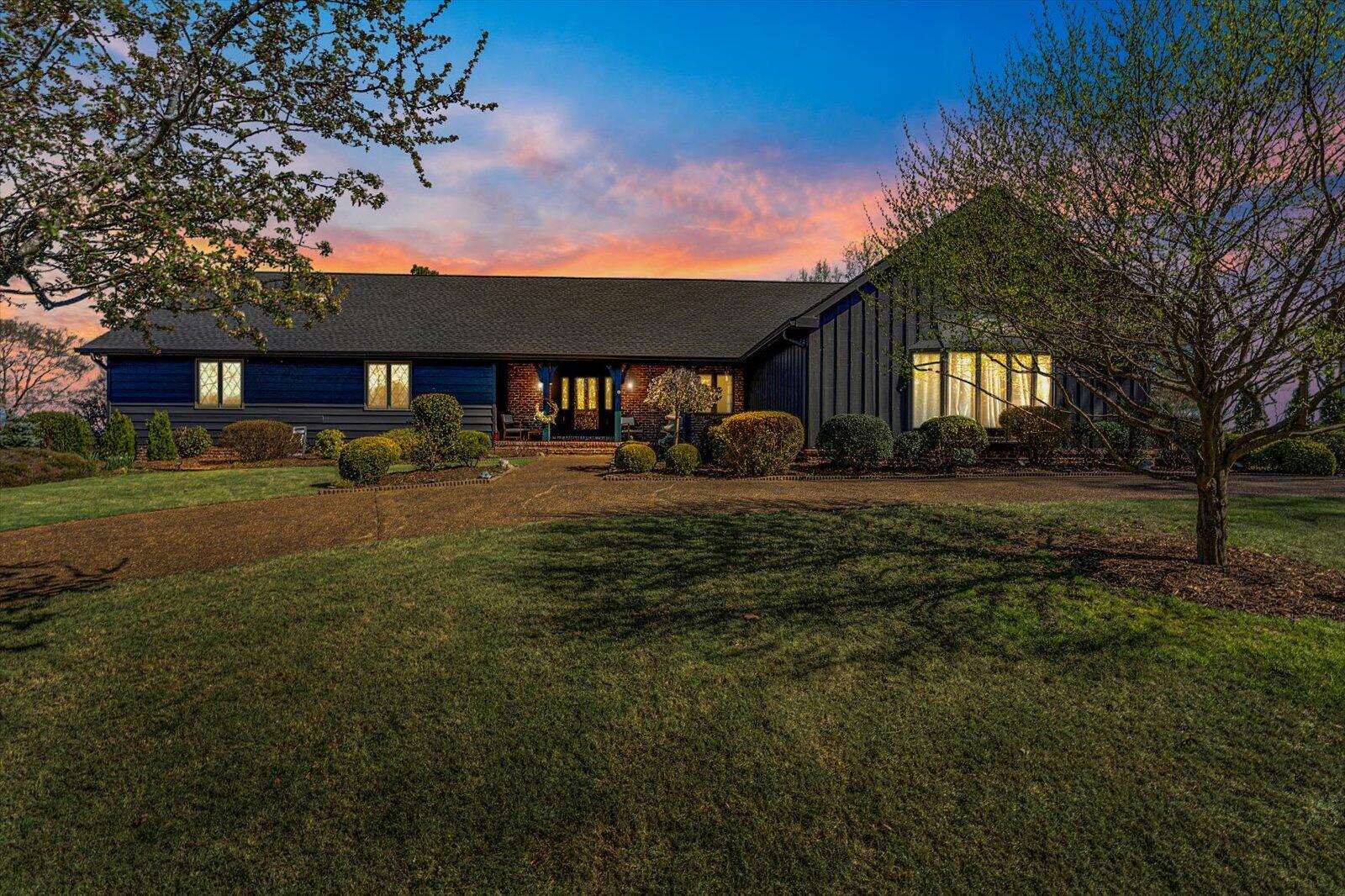 1724 Colonial Shores Drive, Hixson, Tennessee image 1