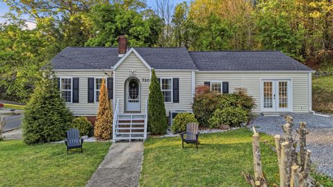 Photo of 720 Vernon Avenue, Dalton, GA 30720 (MLS # 1532288)