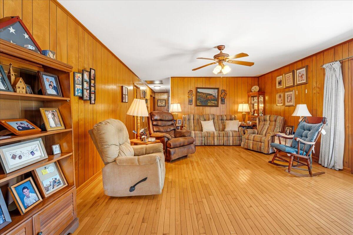 Whitwell, Tennessee, 37397, United States, 3 Bedrooms Bedrooms, ,2 BathroomsBathrooms,Residential,Active,2030594