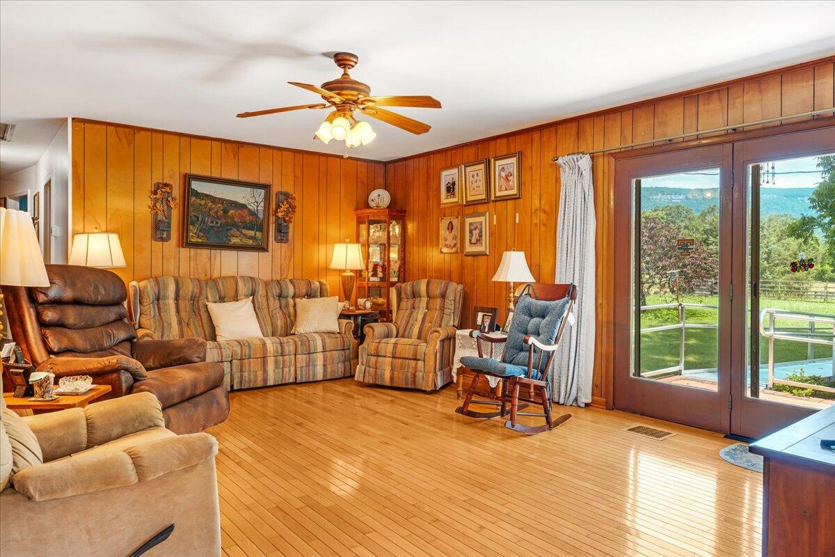 Whitwell, Tennessee, 37397, United States, 3 Bedrooms Bedrooms, ,2 BathroomsBathrooms,Residential,Active,2030594