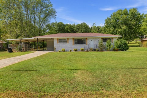 Photo of 3802 Grand Avenue SW, Fort Payne, AL 35967 (MLS # 1543009)