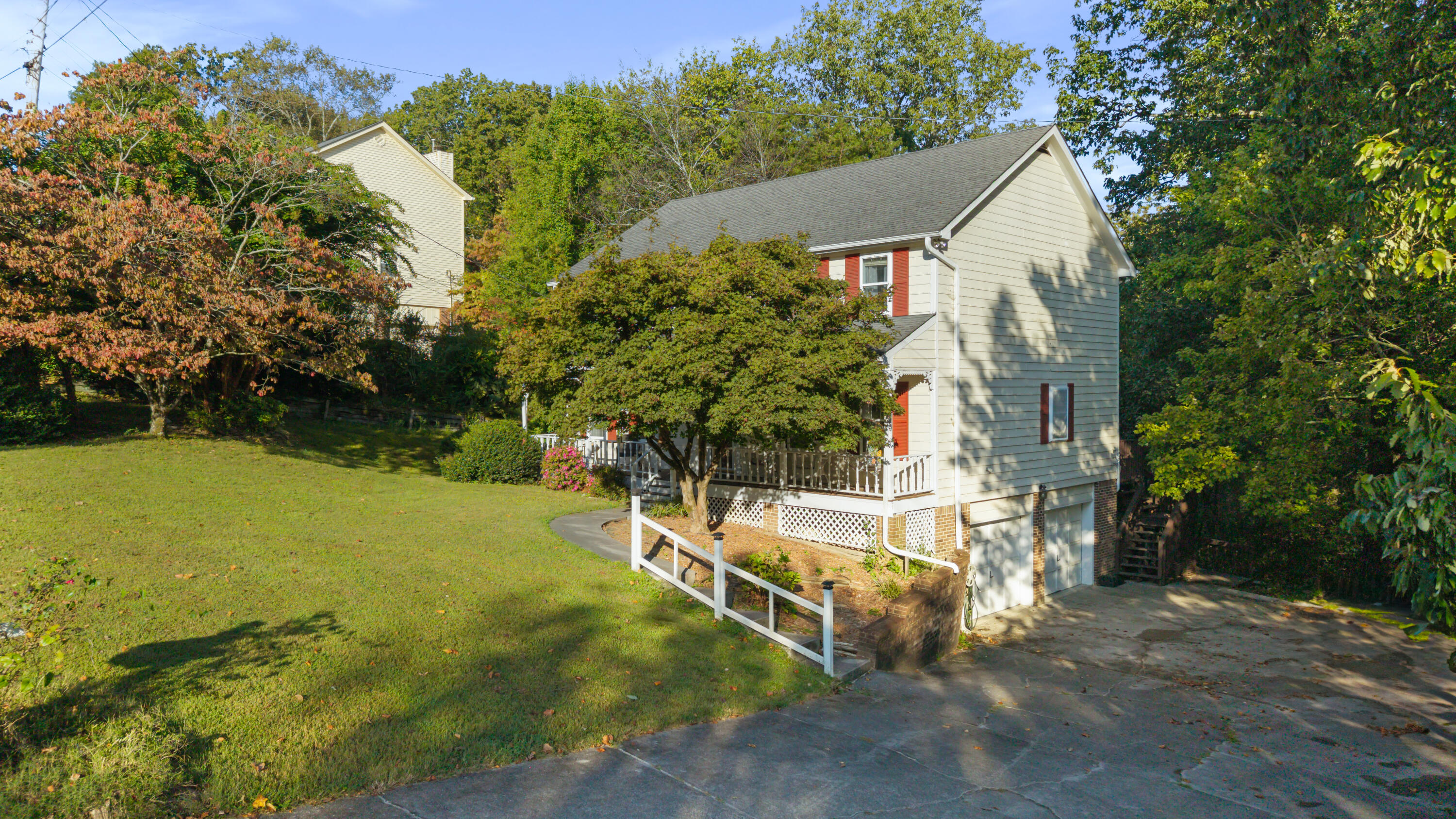 421 Golden Oaks Drive