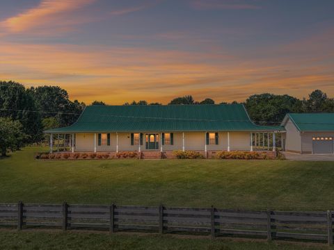 Photo of 1597 Beaverdale Road NE, Dalton, GA 30721 (MLS # 1521723)