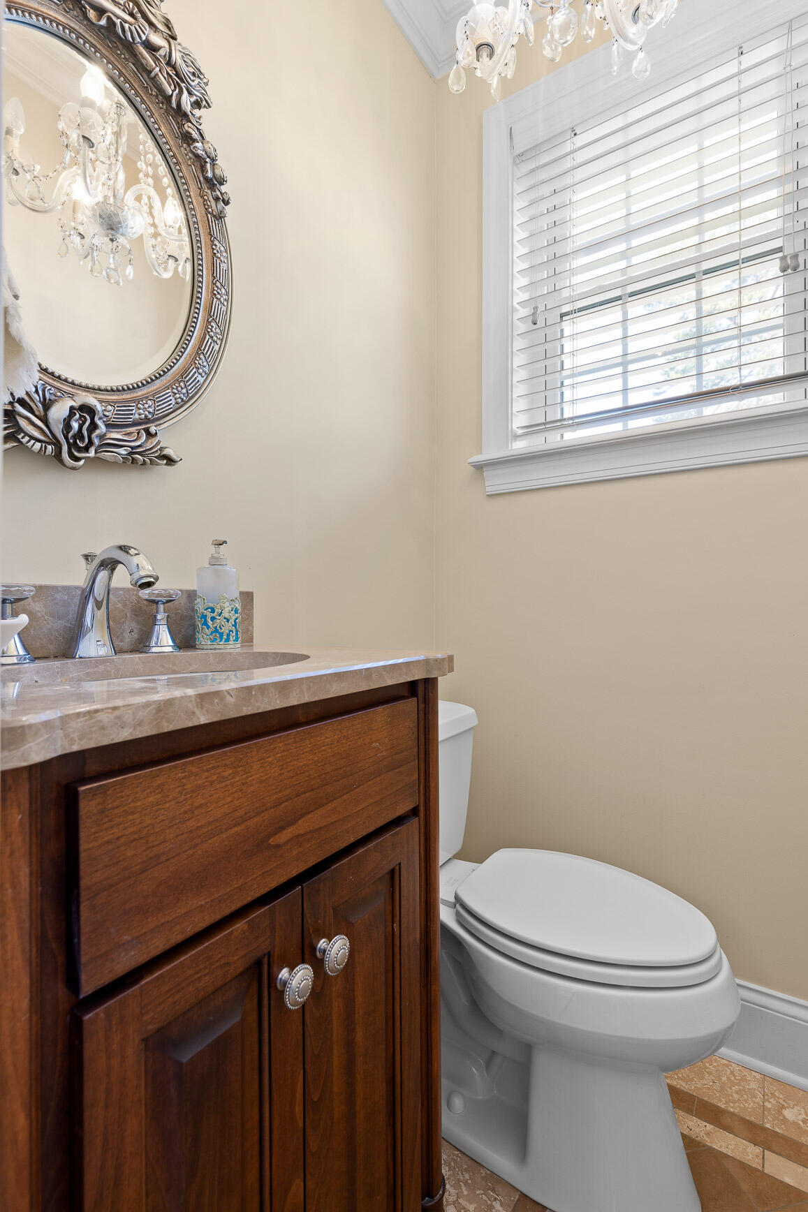 Chattanooga, Tennessee 37411, United States, 4 Bedrooms Bedrooms, ,4 BathroomsBathrooms,Residential,Contingent,89563