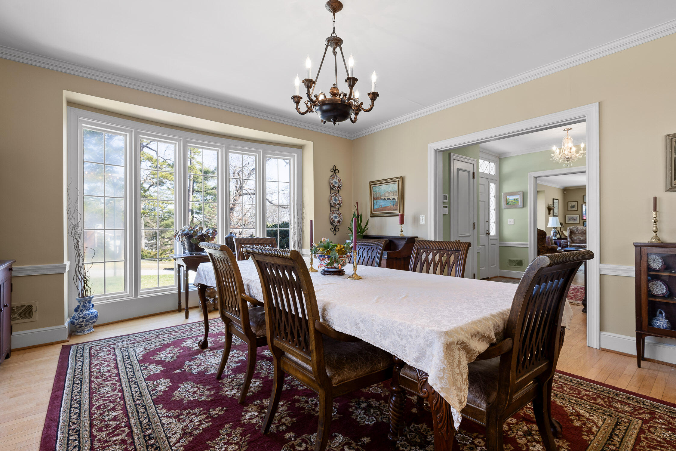 Chattanooga, Tennessee 37411, United States, 4 Bedrooms Bedrooms, ,4 BathroomsBathrooms,Residential,Contingent,89563