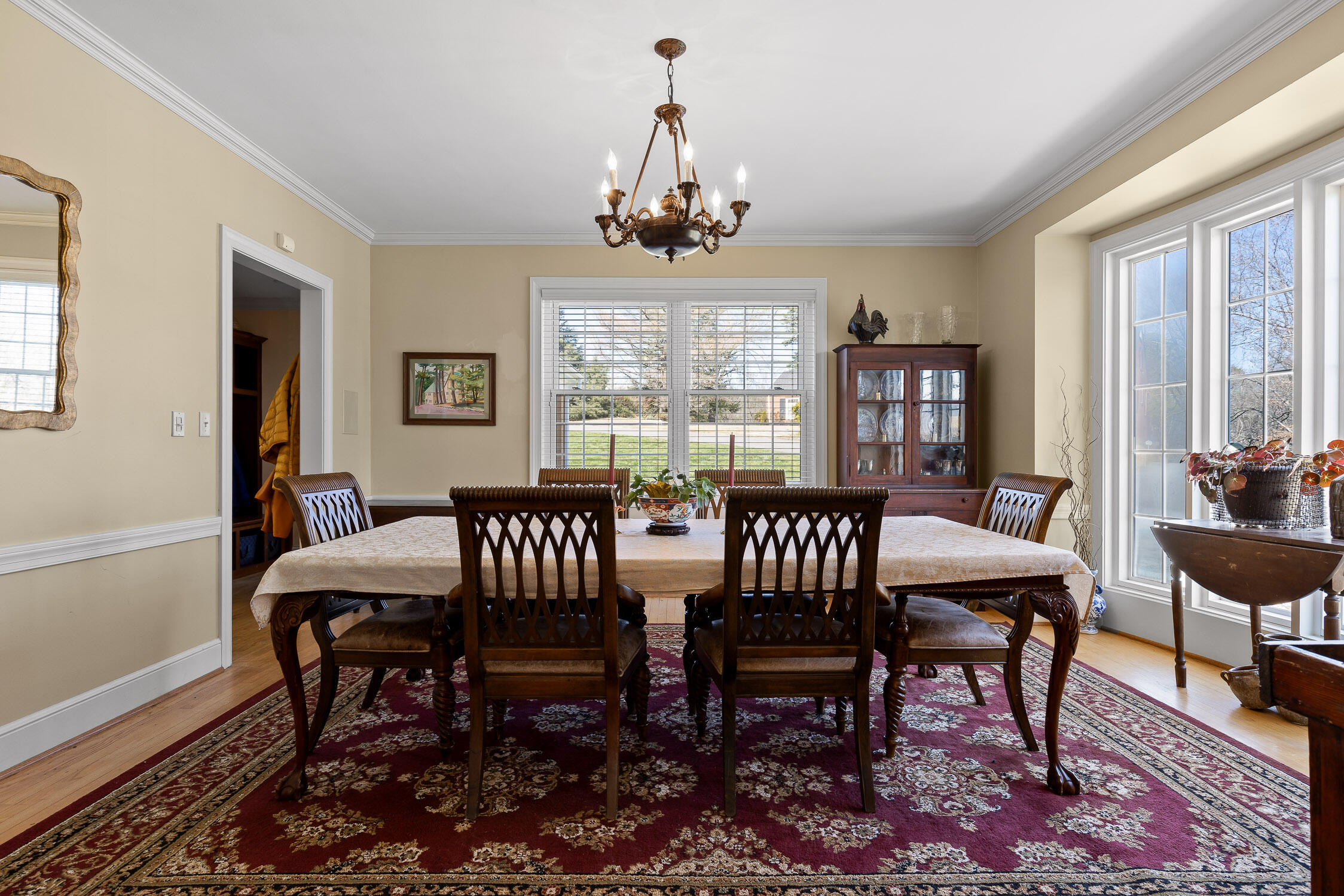 Chattanooga, Tennessee 37411, United States, 4 Bedrooms Bedrooms, ,4 BathroomsBathrooms,Residential,Contingent,89563