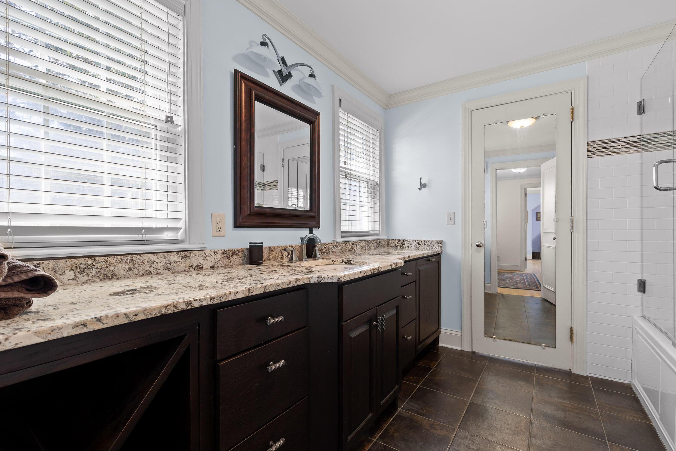 Chattanooga, Tennessee 37411, United States, 4 Bedrooms Bedrooms, ,4 BathroomsBathrooms,Residential,Contingent,89563