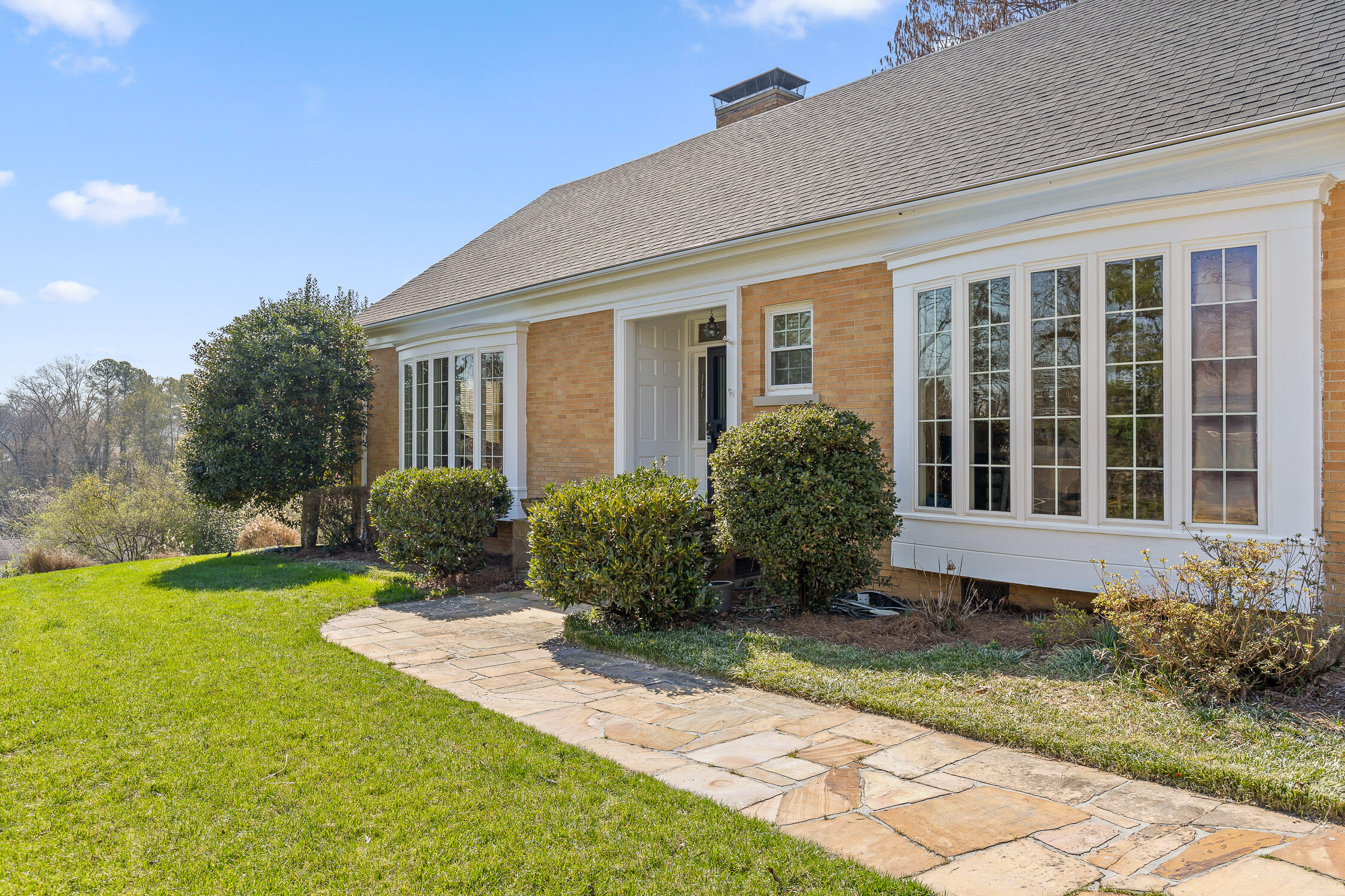 Chattanooga, Tennessee 37411, United States, 4 Bedrooms Bedrooms, ,4 BathroomsBathrooms,Residential,Contingent,89563