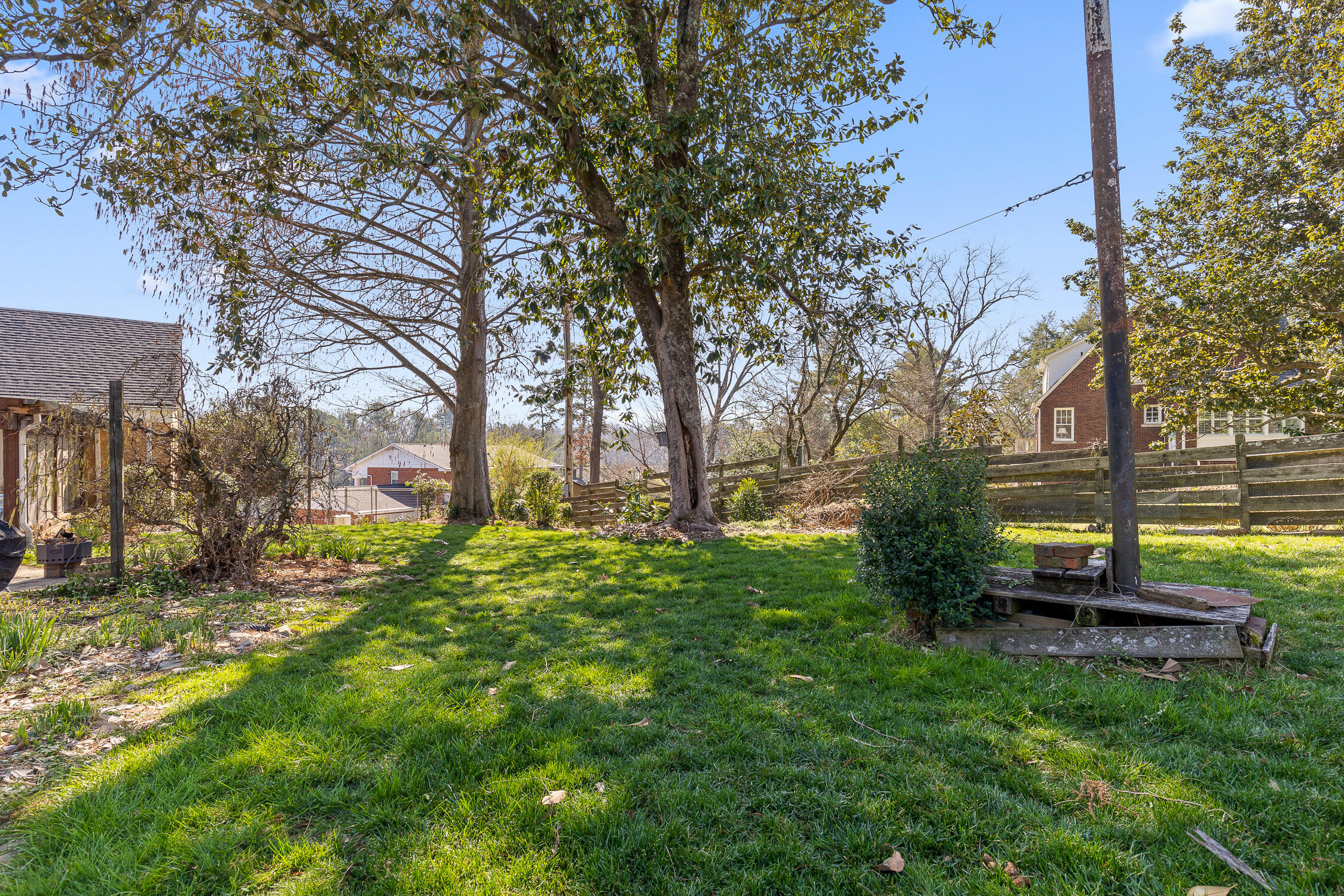 Chattanooga, Tennessee 37411, United States, 4 Bedrooms Bedrooms, ,4 BathroomsBathrooms,Residential,Contingent,89563