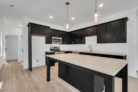 Tiny photo for 1827 Cotton Way, Chattanooga, TN 37404 (MLS # 1527909)