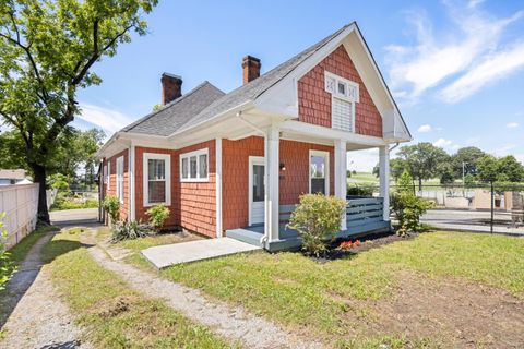 Photo of 1306 Bailey Avenue, Chattanooga, TN 37404 (MLS # 1516124)