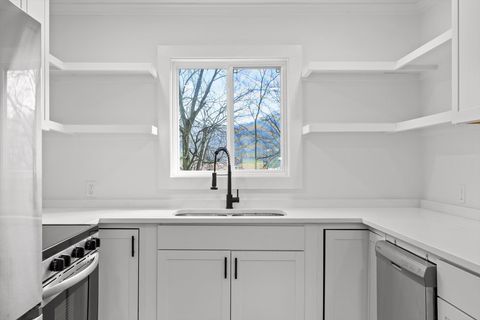 Tiny photo for 824 Clift Street, Chattanooga, TN 37405 (MLS # 1527321)