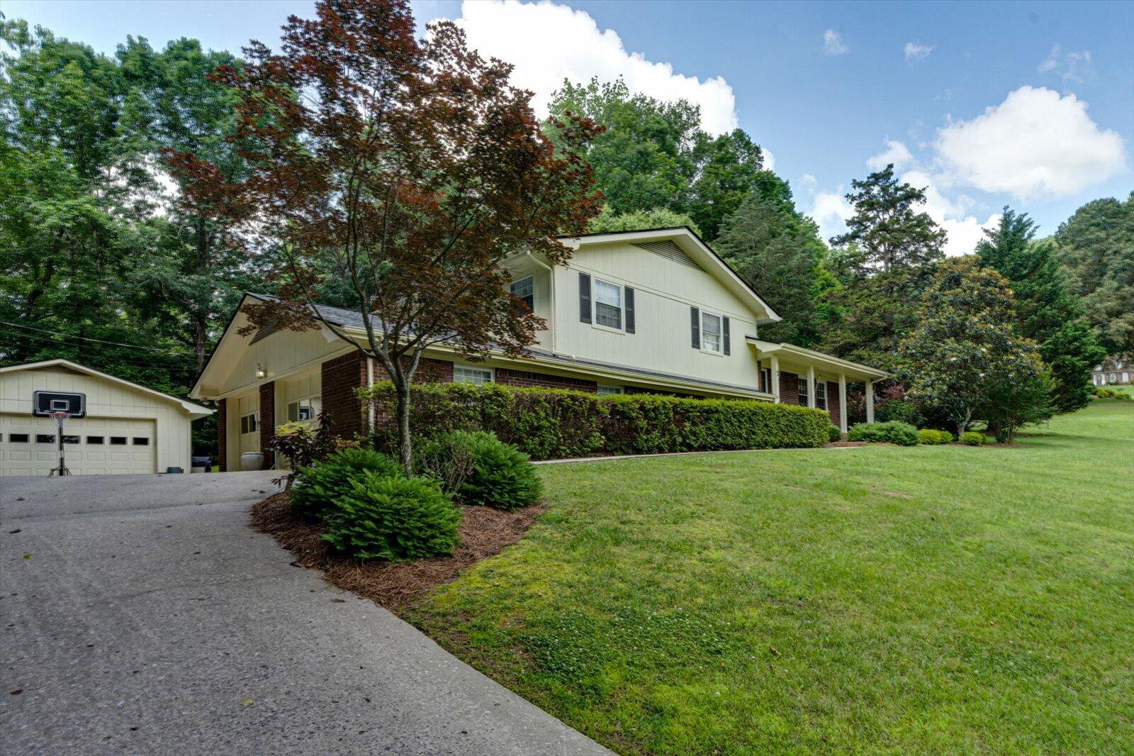 2203 Mathis Lane, Dalton, Georgia image 1