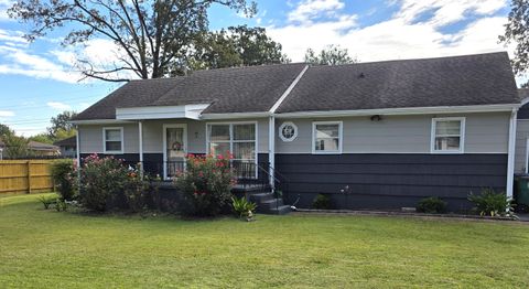 Photo of 1048 Floyd Drive, Chattanooga, TN 37412 (MLS # 1521609)