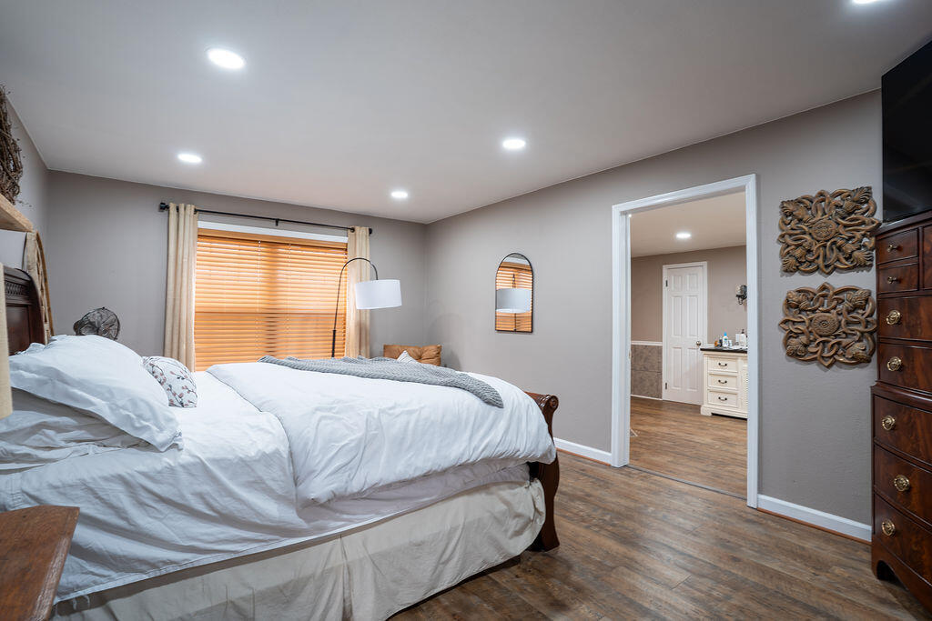 Flat Rock, Alabama 35966, United States, 3 Bedrooms Bedrooms, ,3 BathroomsBathrooms,Residential,Pending,250959