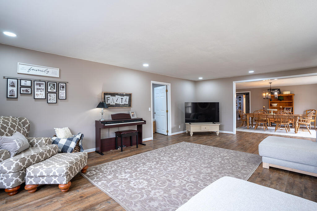 Flat Rock, Alabama 35966, United States, 3 Bedrooms Bedrooms, ,3 BathroomsBathrooms,Residential,Pending,250959