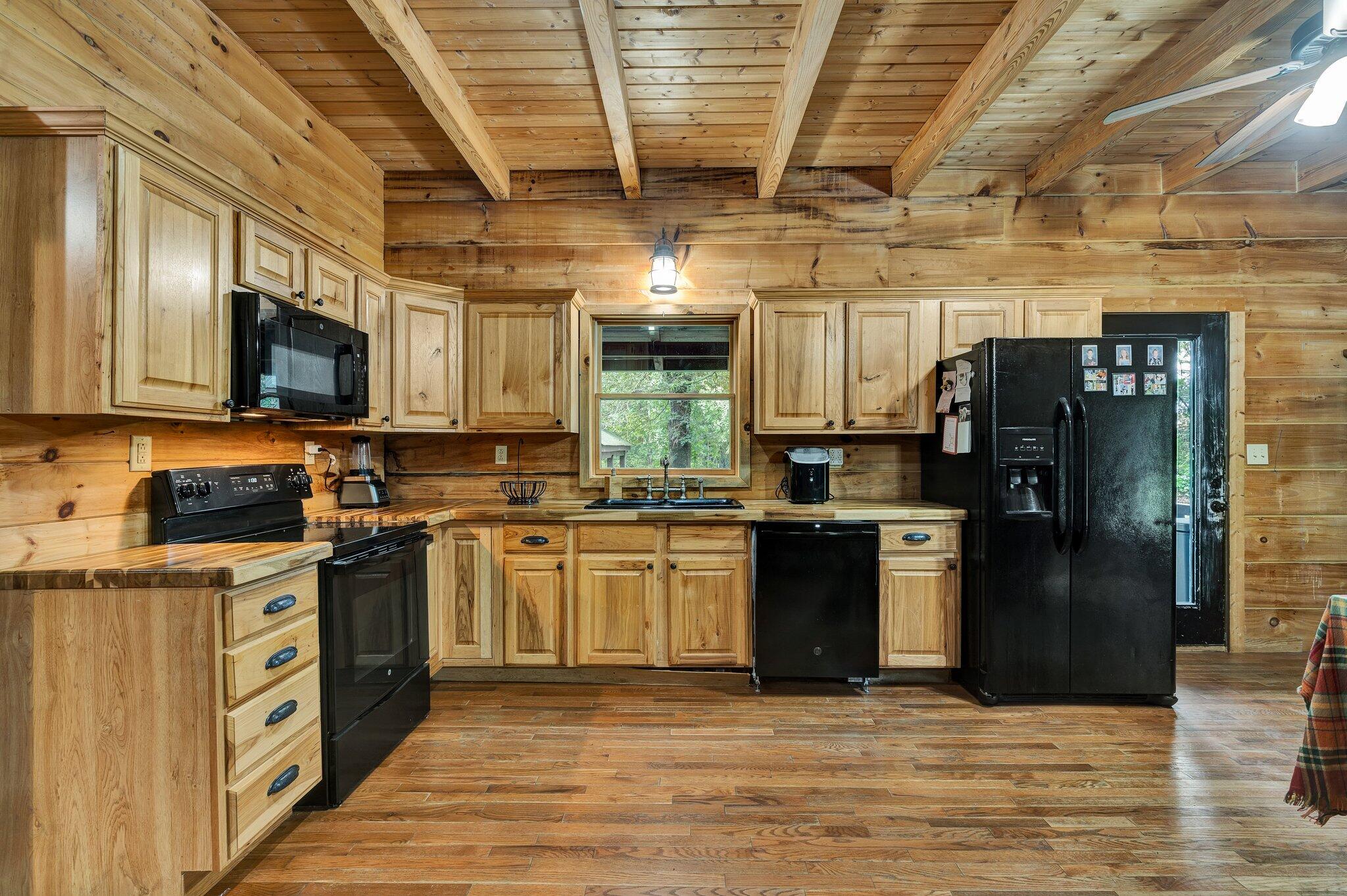 208 Charles Eaves Lane, Benton, Tennessee image 3