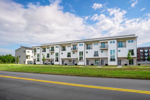 Photo of 3311+ Aberdeen Row, Chattanooga, TN 37410 (MLS # 1527988)