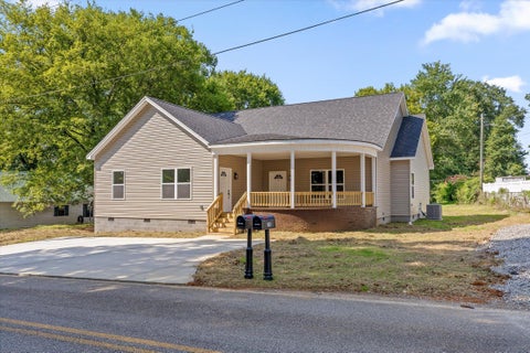 Photo of 142 Oakwood Drive, Soddy Daisy, TN 37379 (MLS # 1544608)