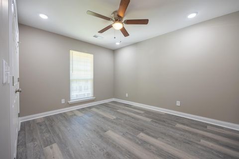 Tiny photo for 900 Mountain Creek Road, Chattanooga, TN 37405 (MLS # 1524576)