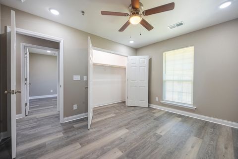 Tiny photo for 900 Mountain Creek Road, Chattanooga, TN 37405 (MLS # 1524576)